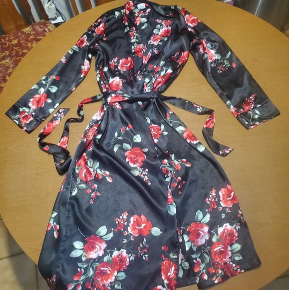 Midi Robe - Picture 1 of 1